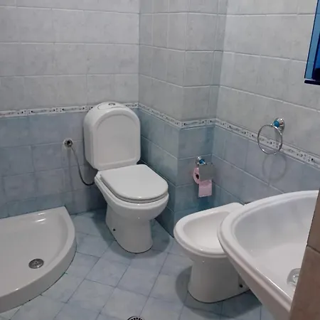Solmar Apartment, Shkembi Kavajes 公寓 *